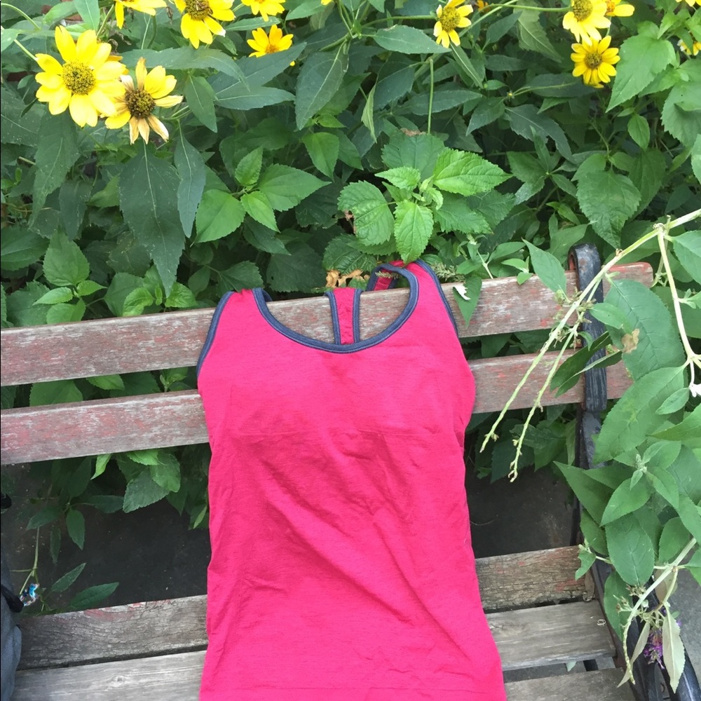 Lululemon workout tank with built in bra